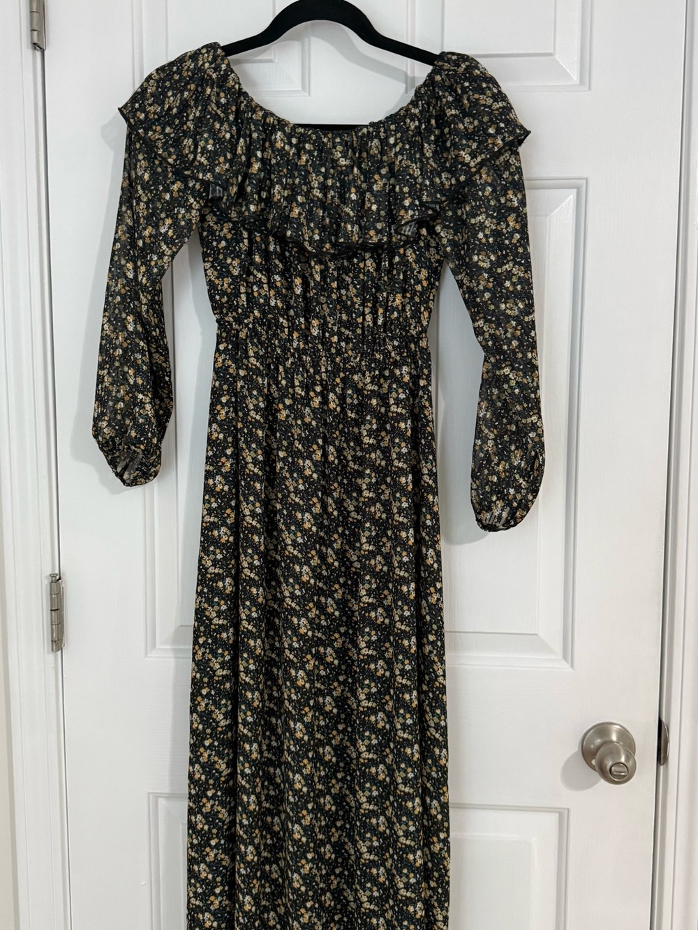 Floral Off-Shoulder Midi Dress in Black and Cream